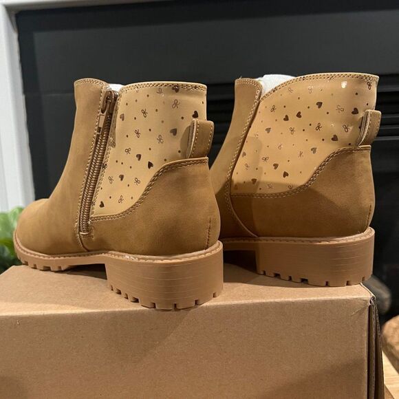 Coutgo Girls Ankle Boots Cute Round Toe Pattern Booties Faux Suede Side Zipper - Picture 4 of 8